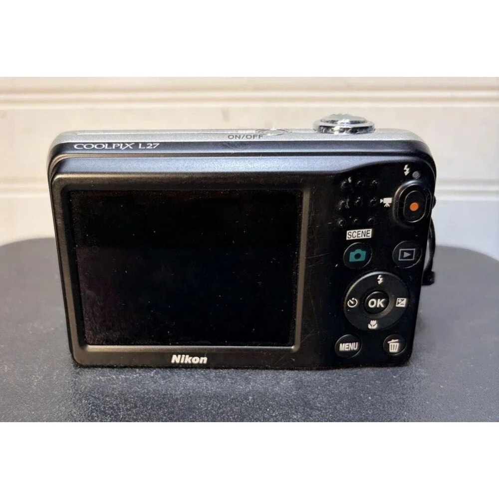 Nikon COOLPIX L27 16.1MP Digital Camera In Box W/manual - Silver - Tested
